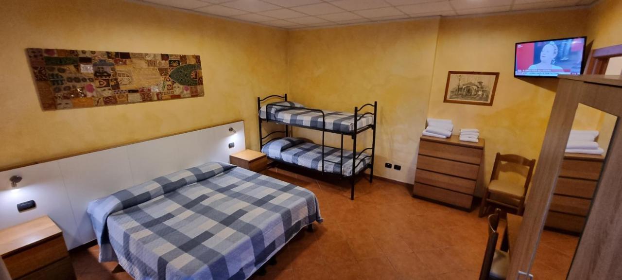 Albergo Etrusco Calusco d'Adda Buitenkant foto