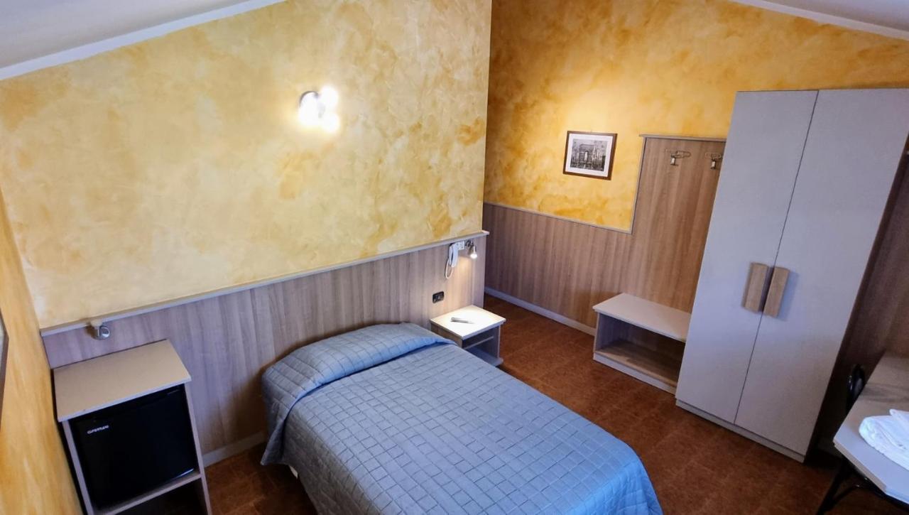 Albergo Etrusco Calusco d'Adda Buitenkant foto