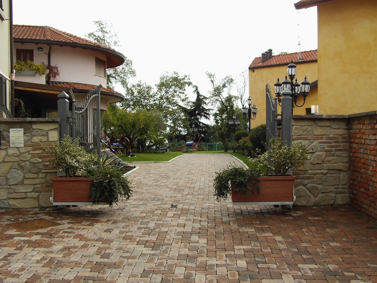 Albergo Etrusco Calusco d'Adda Buitenkant foto