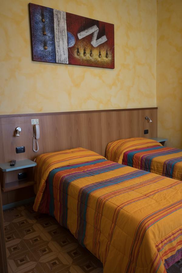 Albergo Etrusco Calusco d'Adda Buitenkant foto