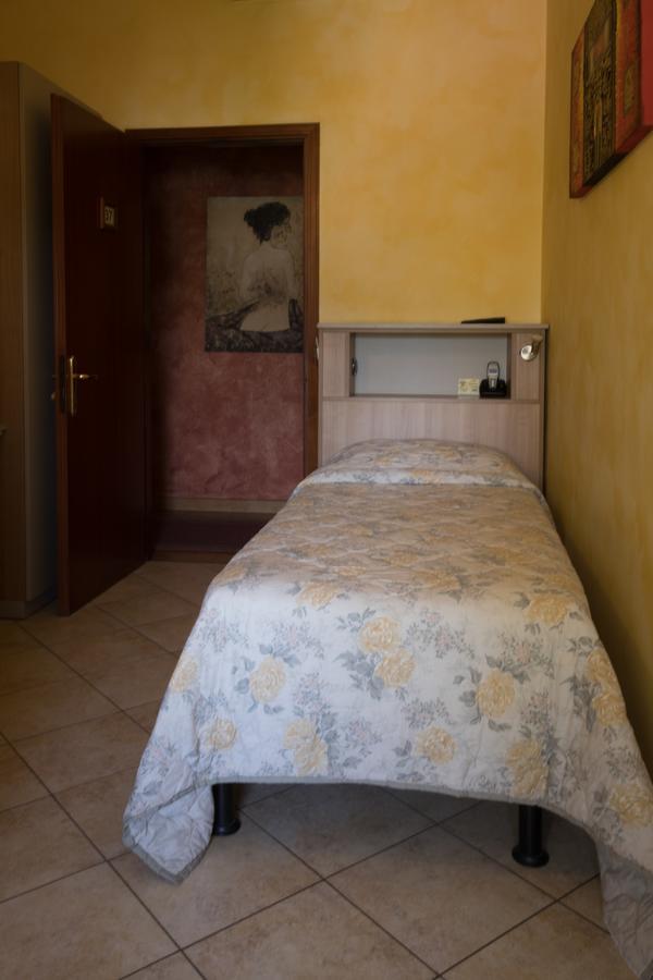 Albergo Etrusco Calusco d'Adda Buitenkant foto