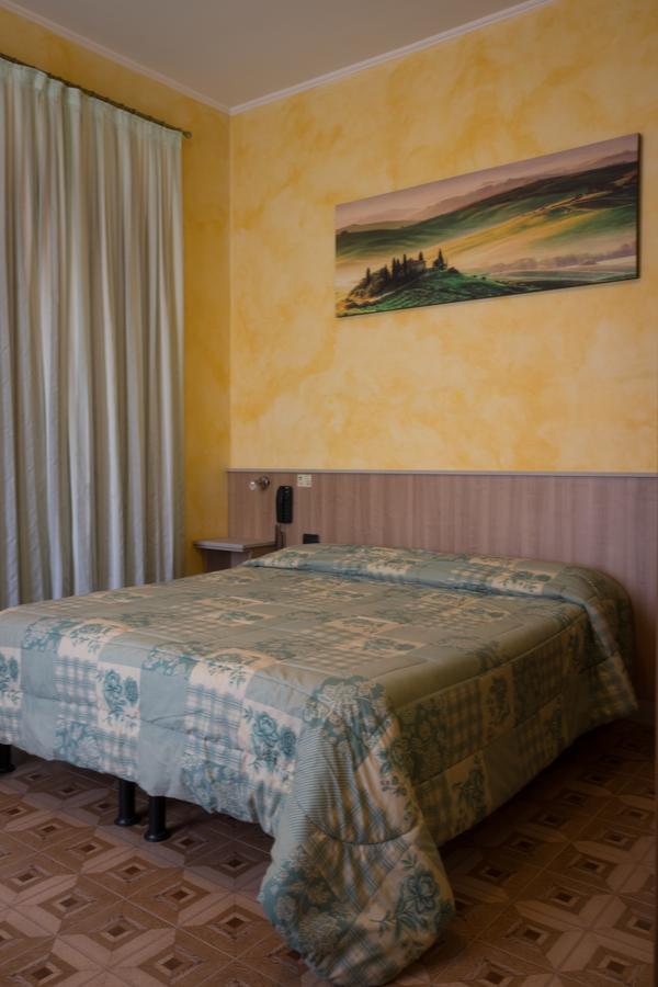 Albergo Etrusco Calusco d'Adda Buitenkant foto