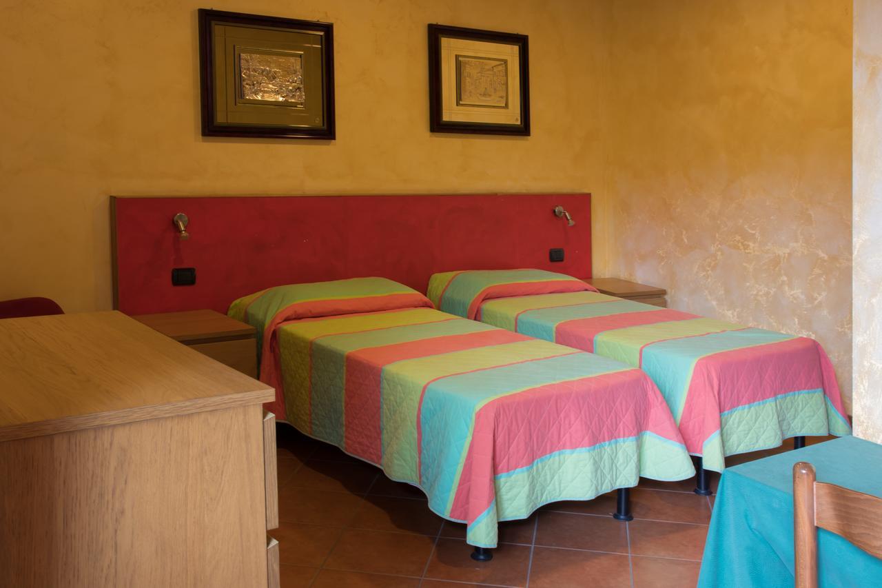 Albergo Etrusco Calusco d'Adda Buitenkant foto