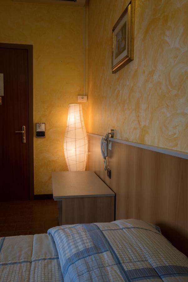 Albergo Etrusco Calusco d'Adda Buitenkant foto
