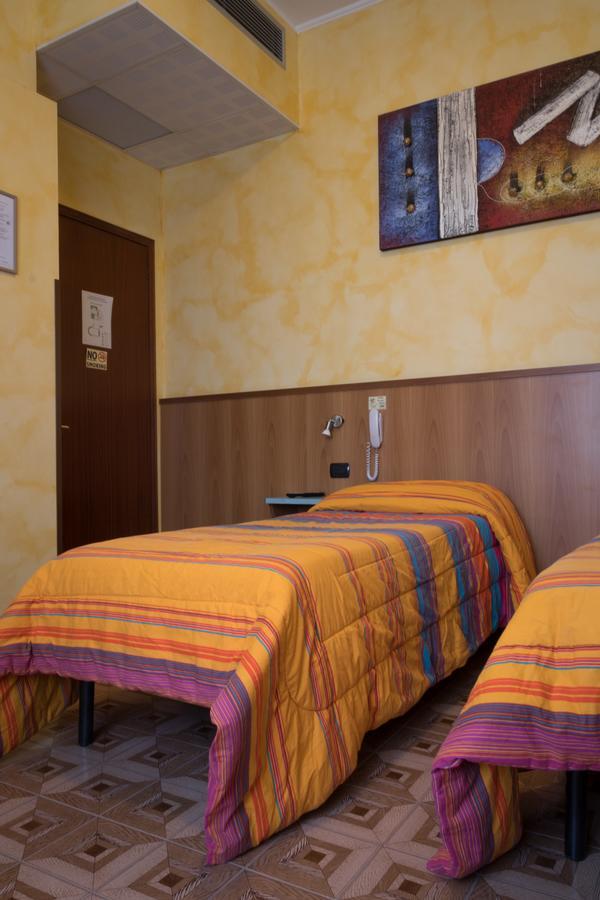 Albergo Etrusco Calusco d'Adda Buitenkant foto