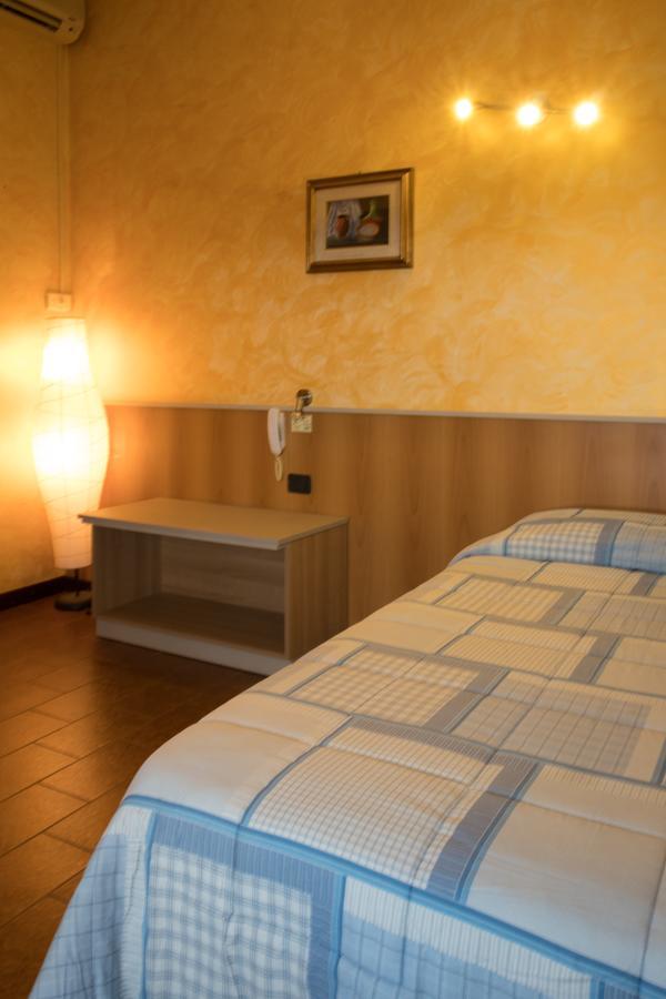 Albergo Etrusco Calusco d'Adda Buitenkant foto